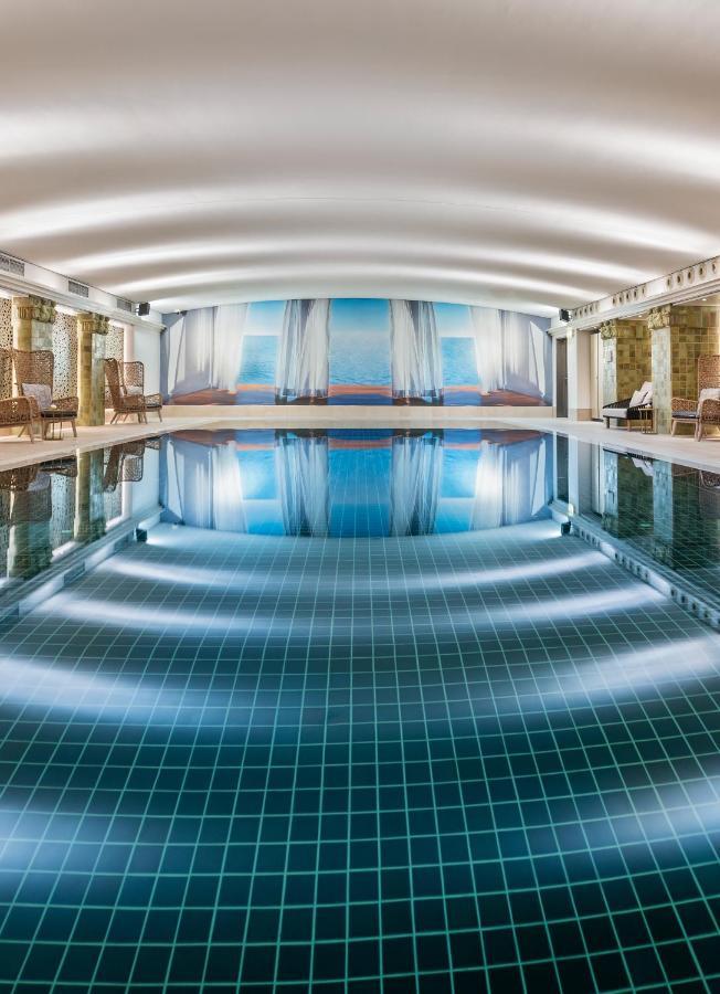 Hotel Conrad Hamburgo Exterior foto The pool at the Mandarin Oriental, Munich