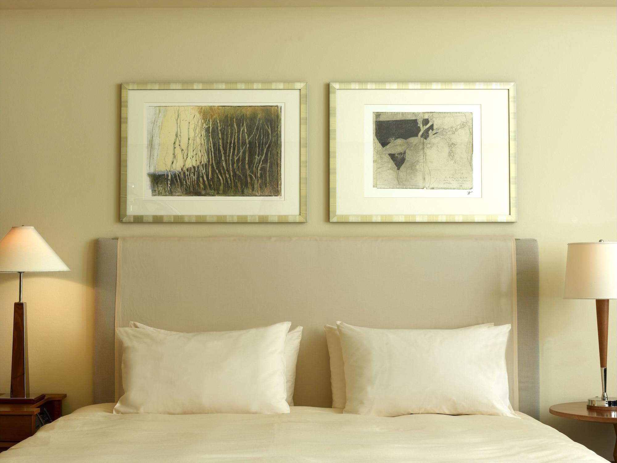 Hotel Conrad Hamburgo Exterior foto Artwork by Michael Mcintyre