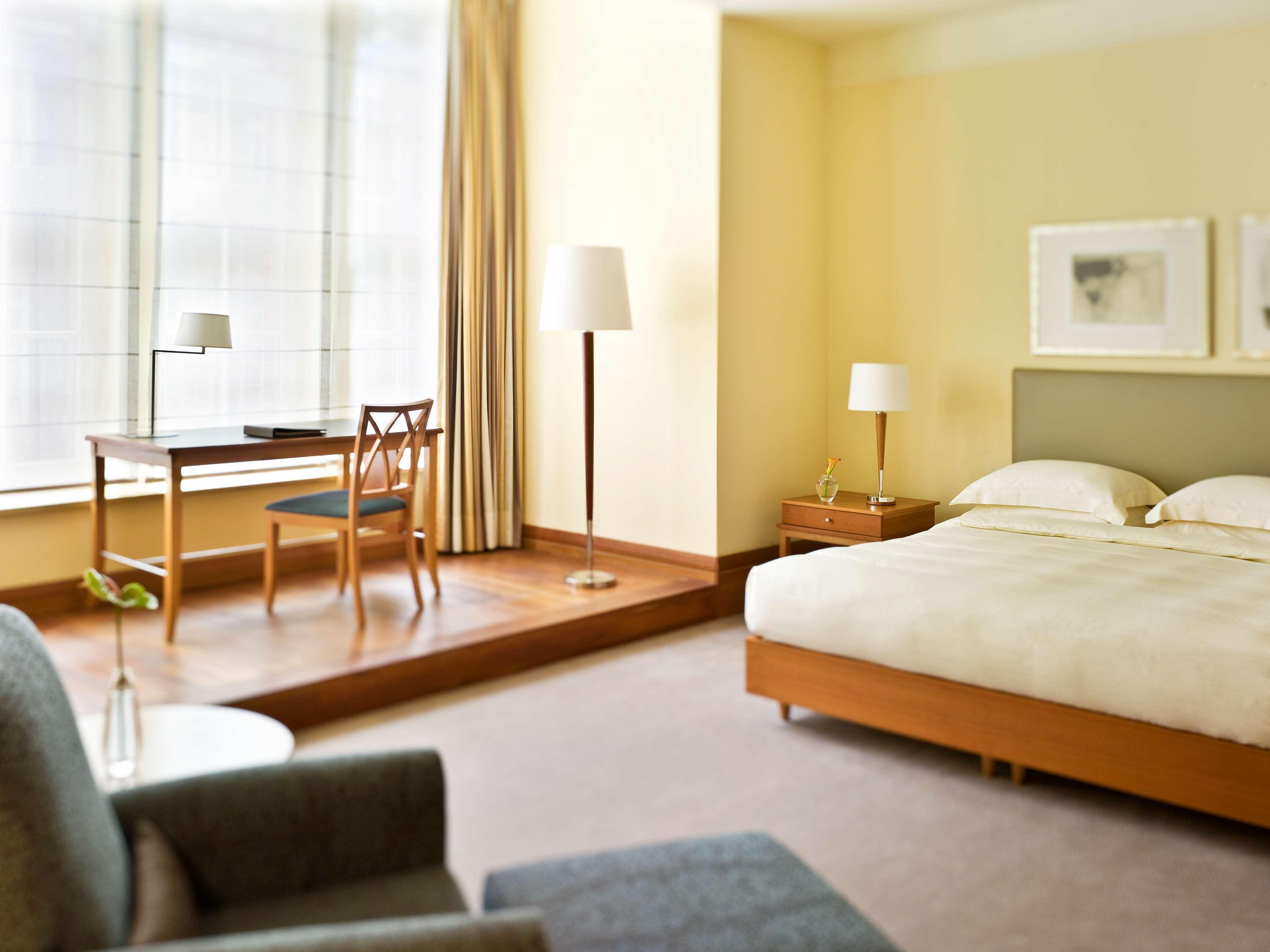 Hotel Conrad Hamburgo Habitación foto A room at the hotel