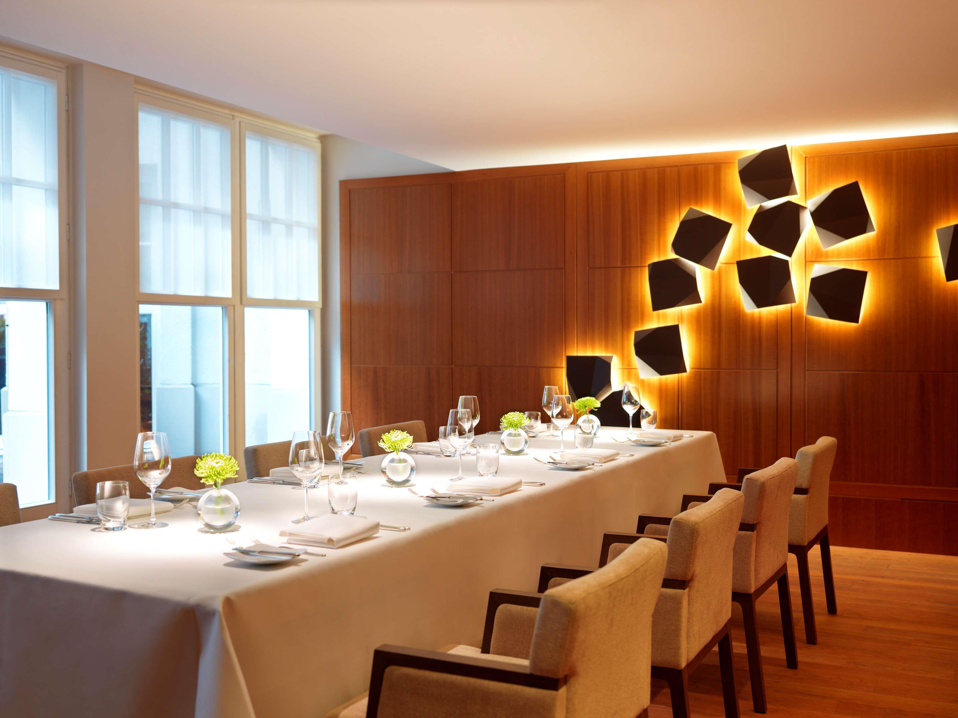 Hotel Conrad Hamburgo Exterior foto The interior of the restaurant