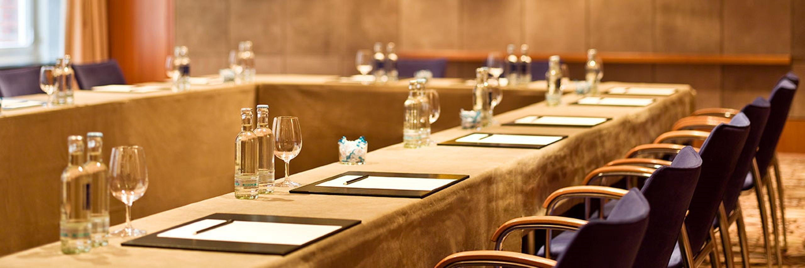 Hotel Conrad Hamburgo Exterior foto A meeting room at the InterContinental