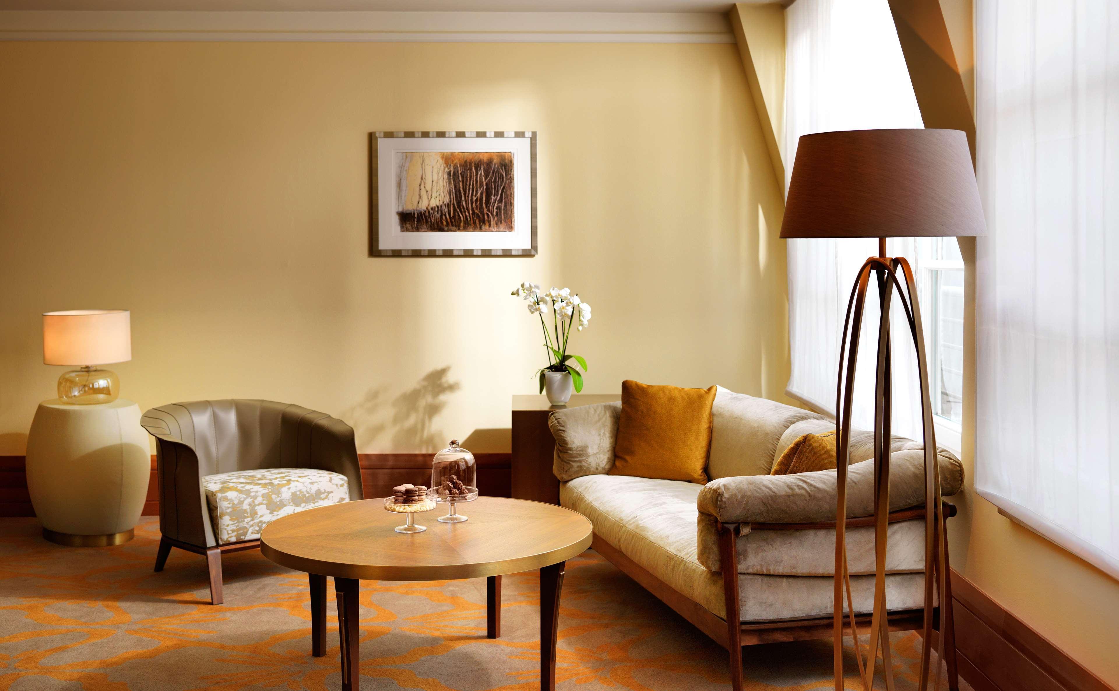 Hotel Conrad Hamburgo Exterior foto A suite at the Mandarin Oriental, Munich