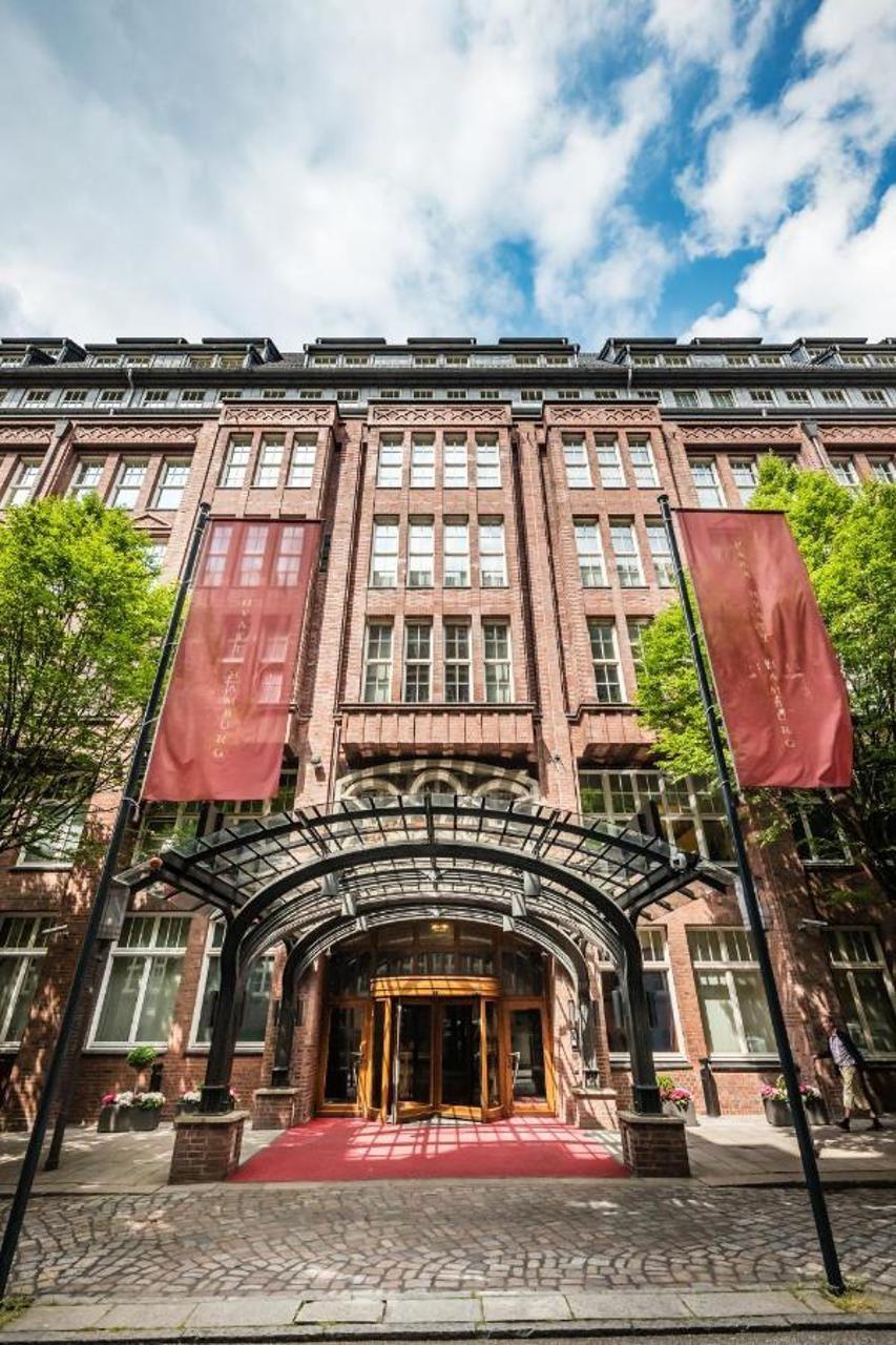 Hotel Conrad Hamburgo Exterior foto The main entrance of the University of Applied Sciences